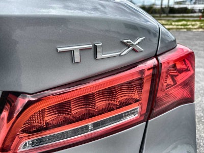 Acura TLX 2018 con paquete tecnológico