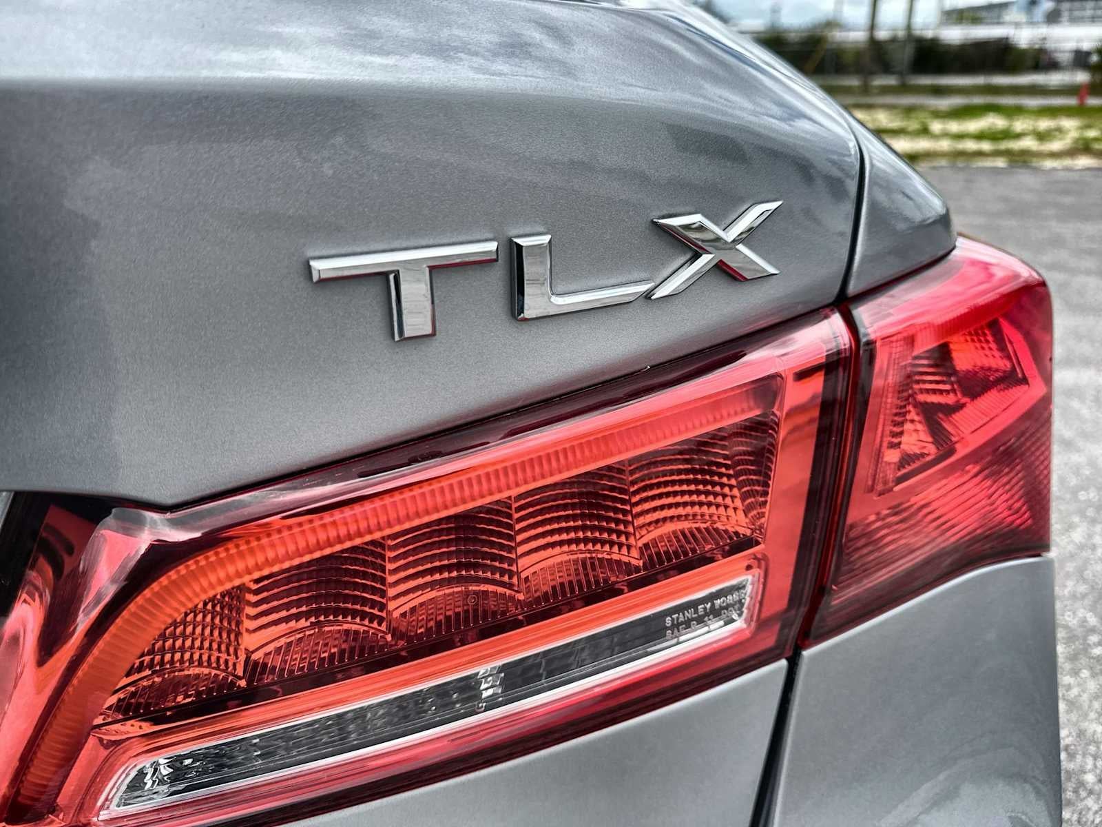 Acura TLX 2018 con paquete tecnológico