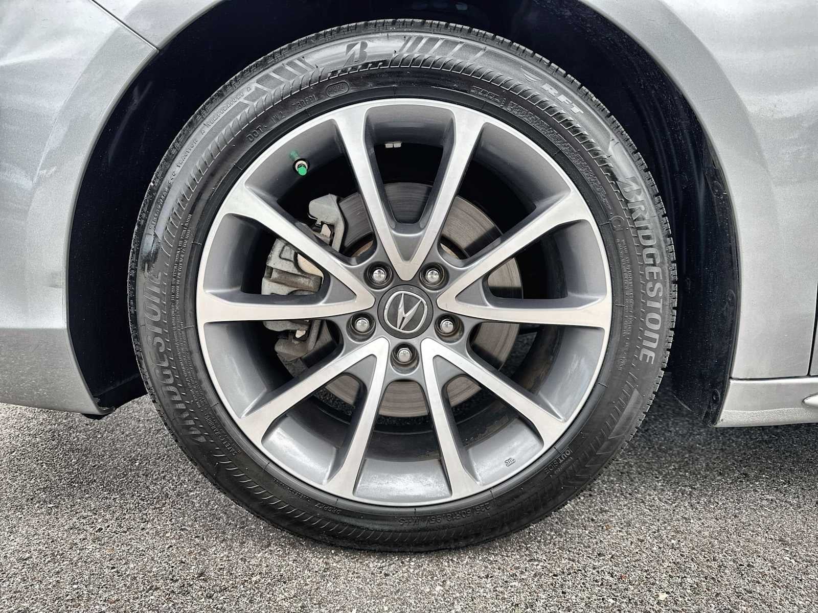 Acura TLX 2018 con paquete tecnológico