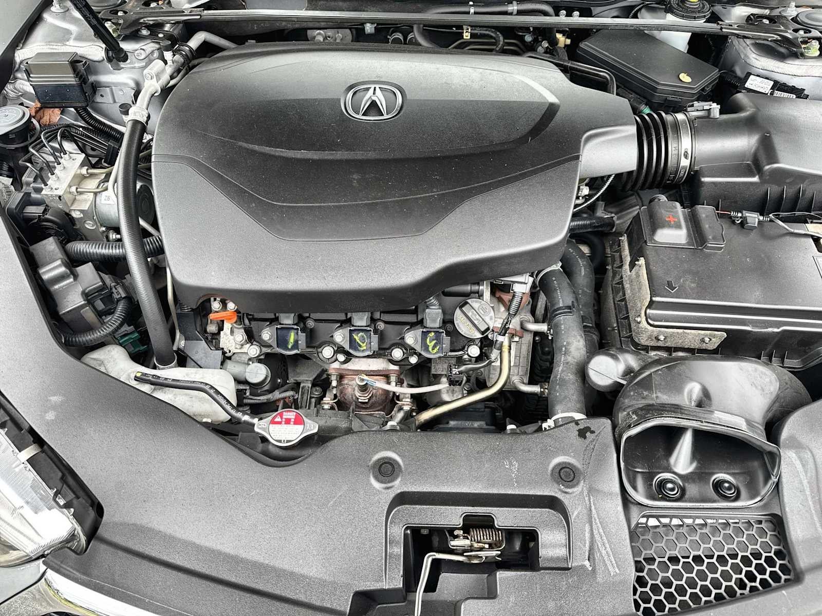 Acura TLX 2018 con paquete tecnológico