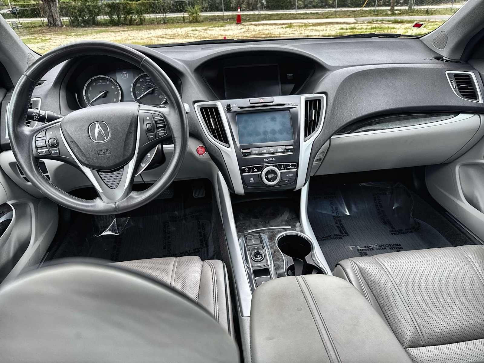 Acura TLX 2018 con paquete tecnológico