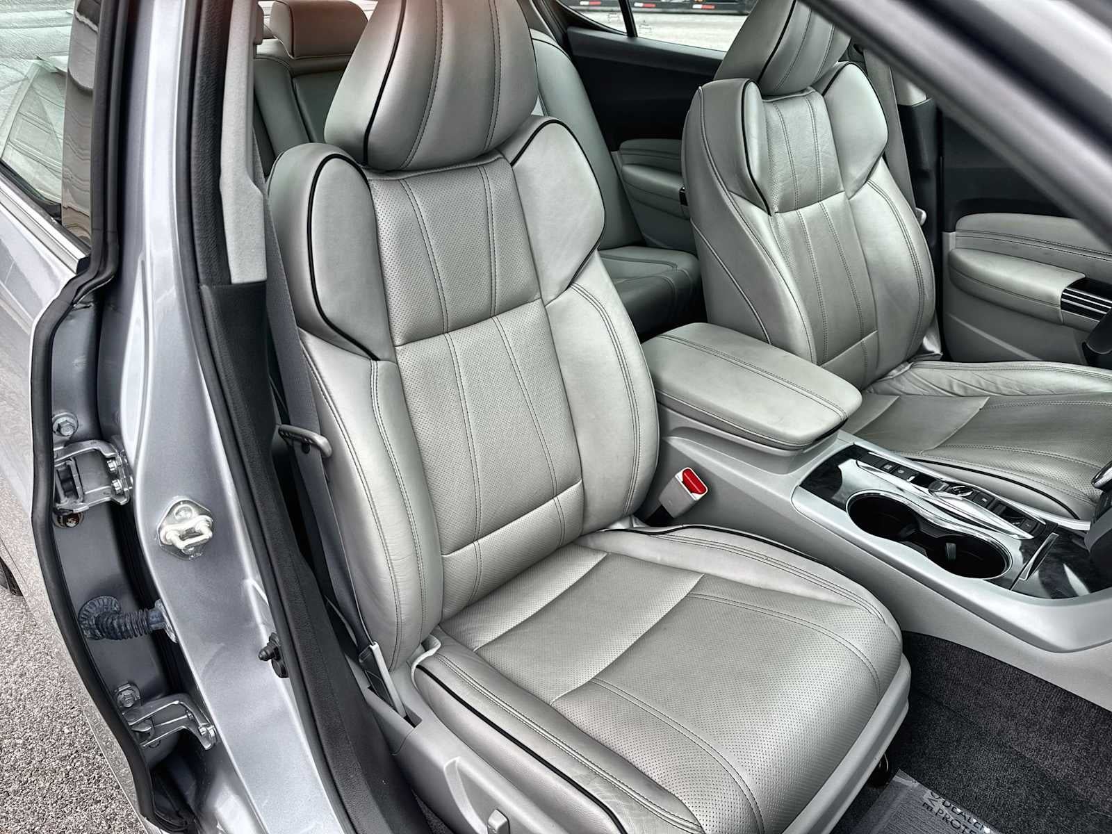 Acura TLX 2018 con paquete tecnológico