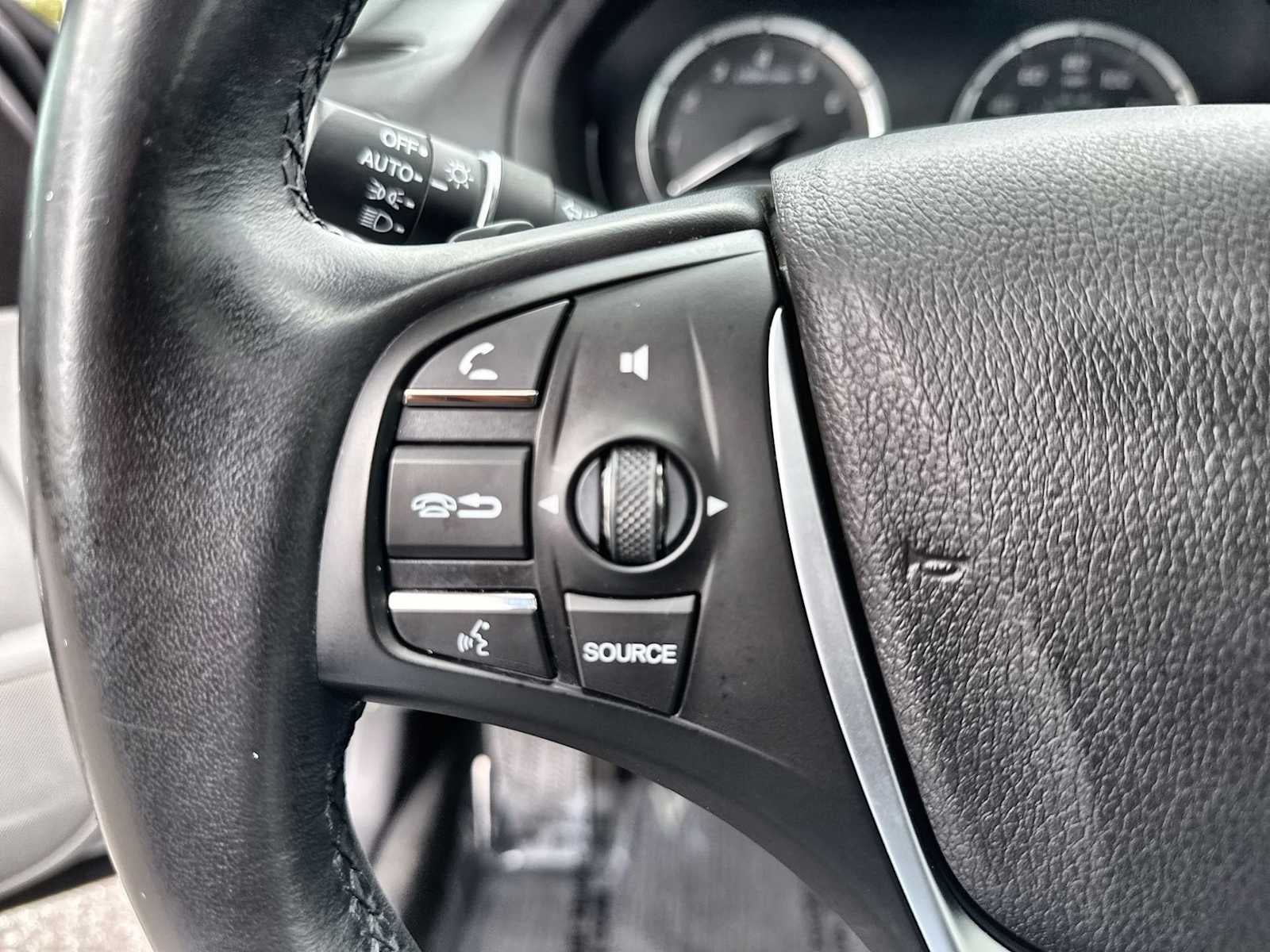 Acura TLX 2018 con paquete tecnológico