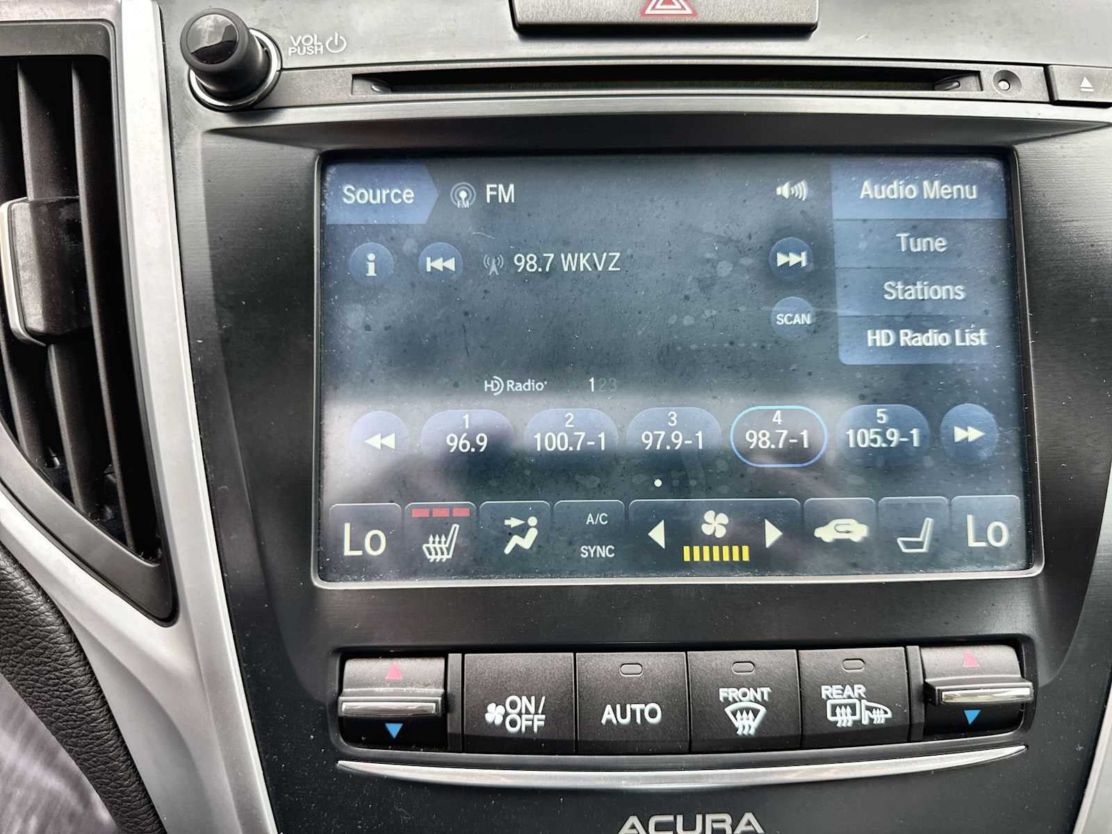 Acura TLX 2018 con paquete tecnológico