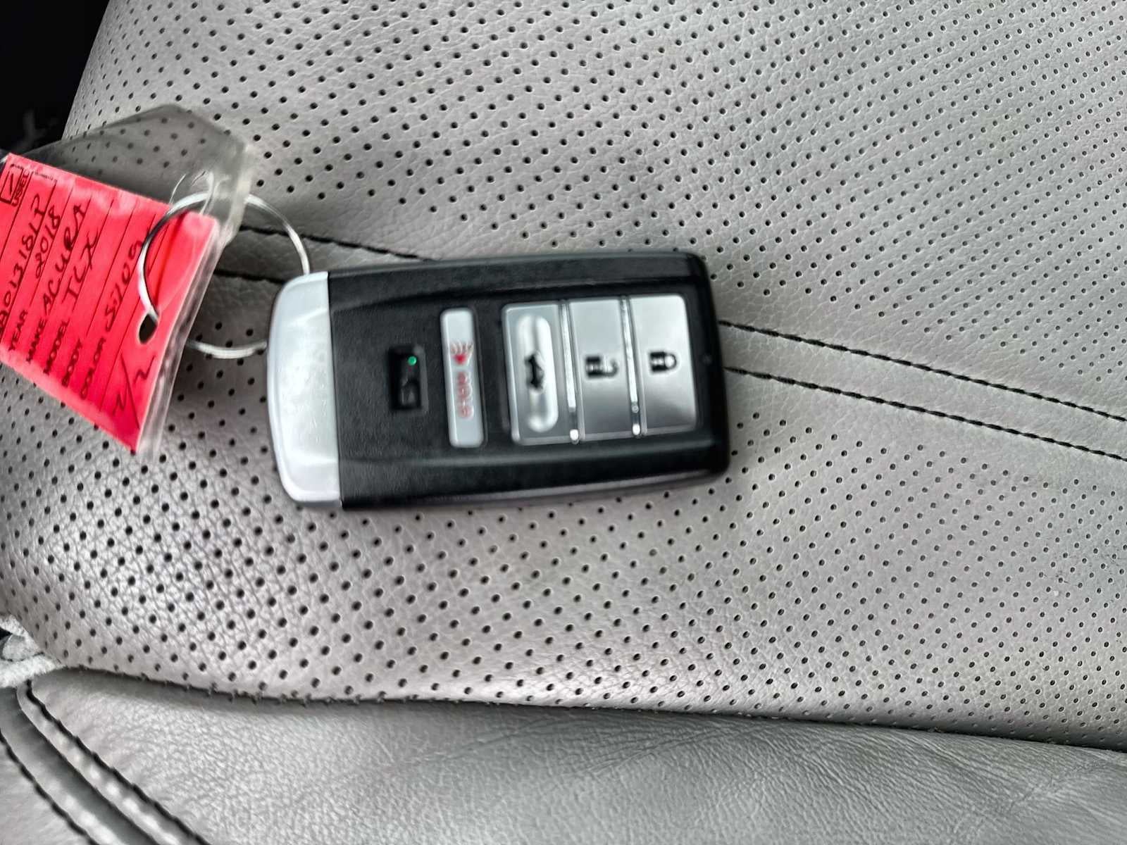 Acura TLX 2018 con paquete tecnológico