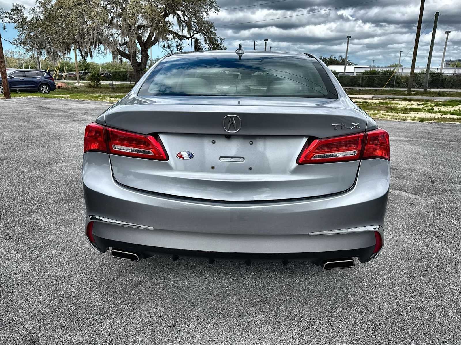 Acura TLX 2018 con paquete tecnológico