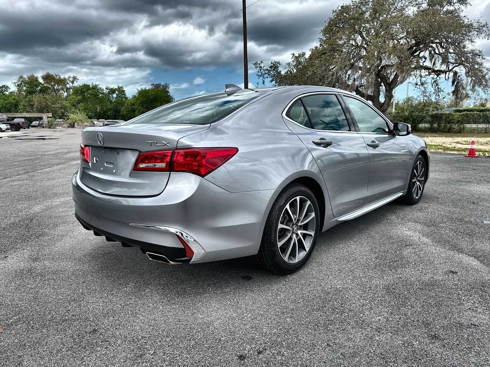 Acura TLX 2018 con paquete tecnológico