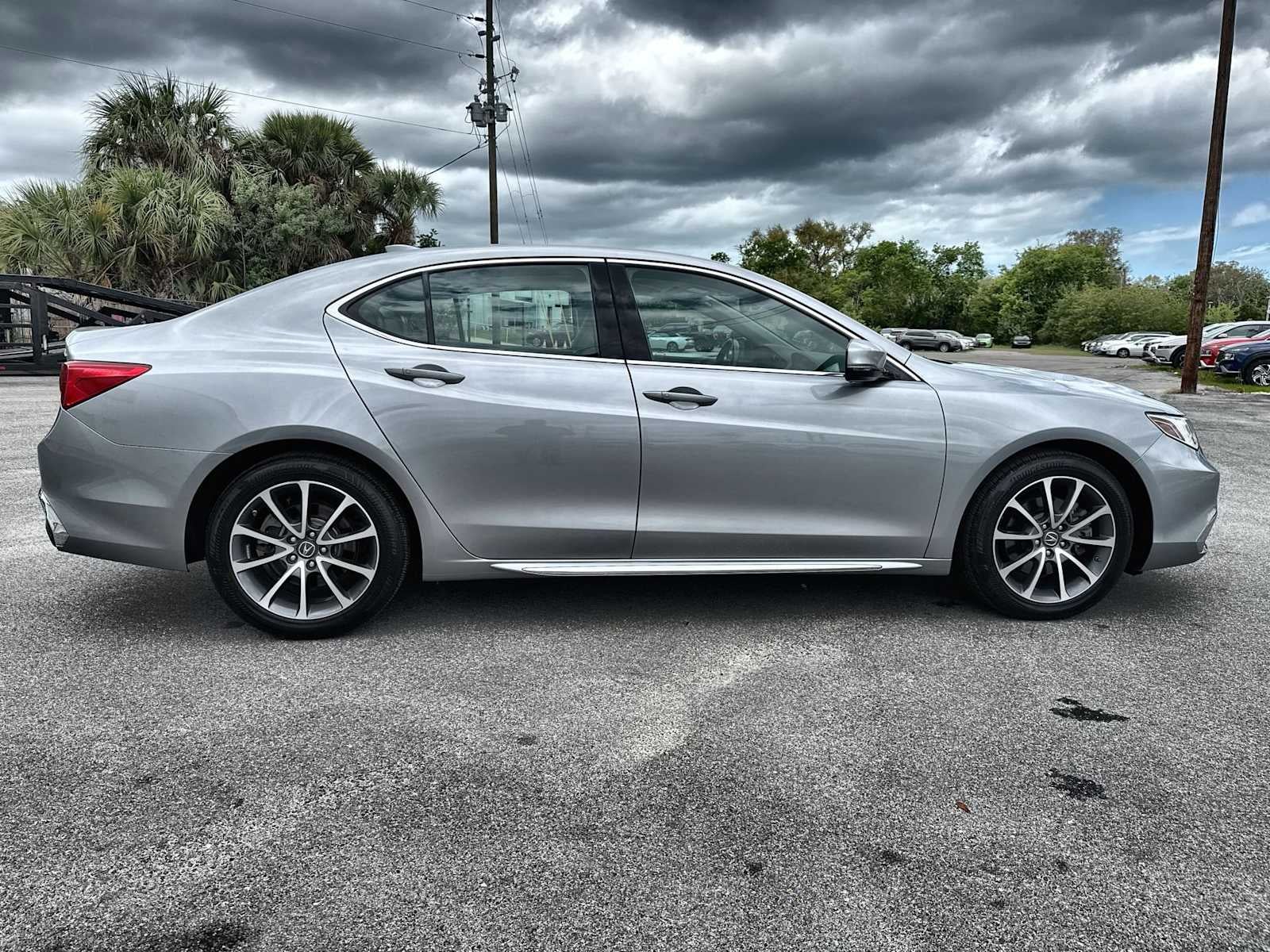 Acura TLX 2018 con paquete tecnológico
