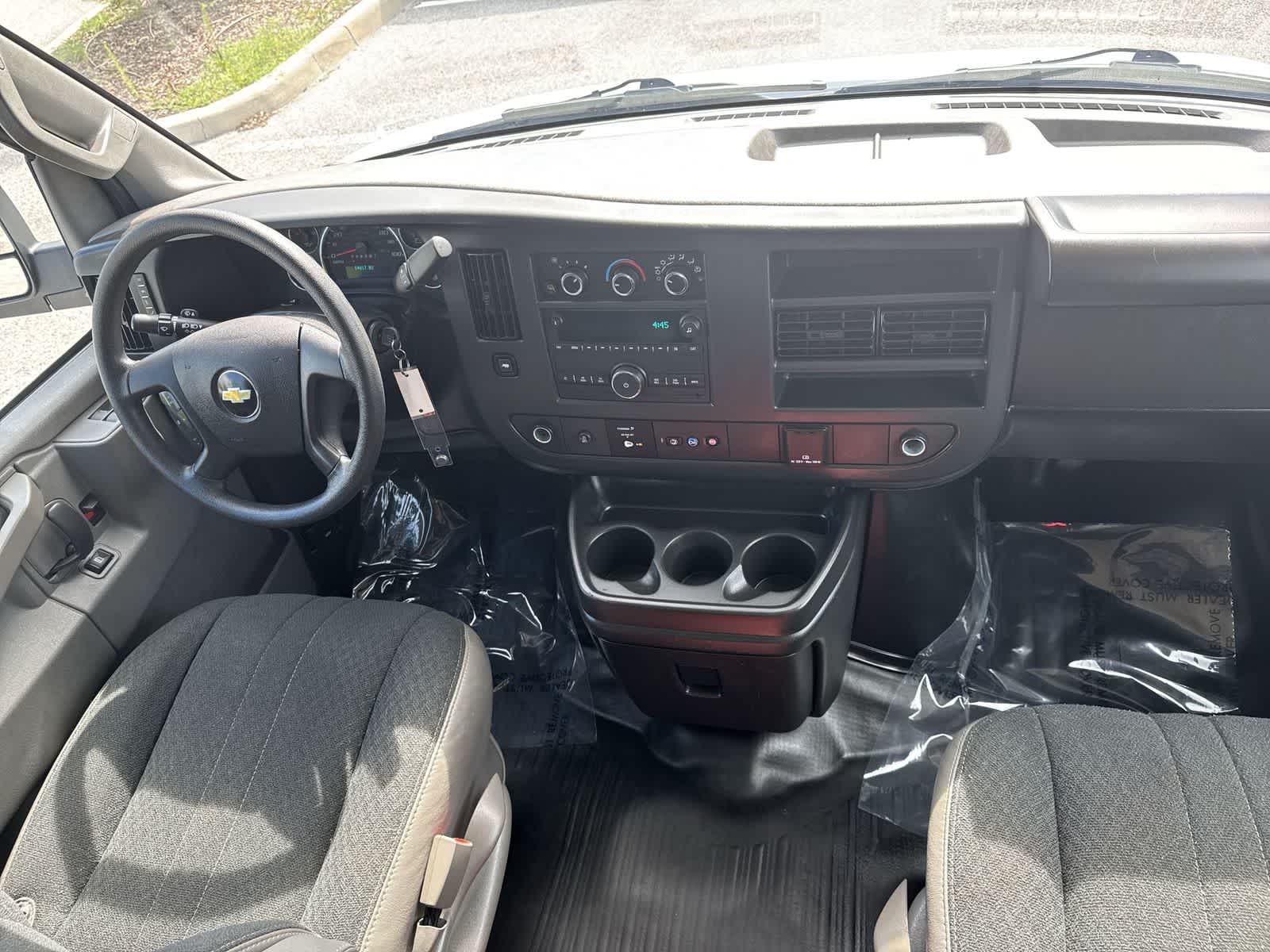 Furgoneta de carga Chevrolet Express 2025, tracción trasera, 2500, 135