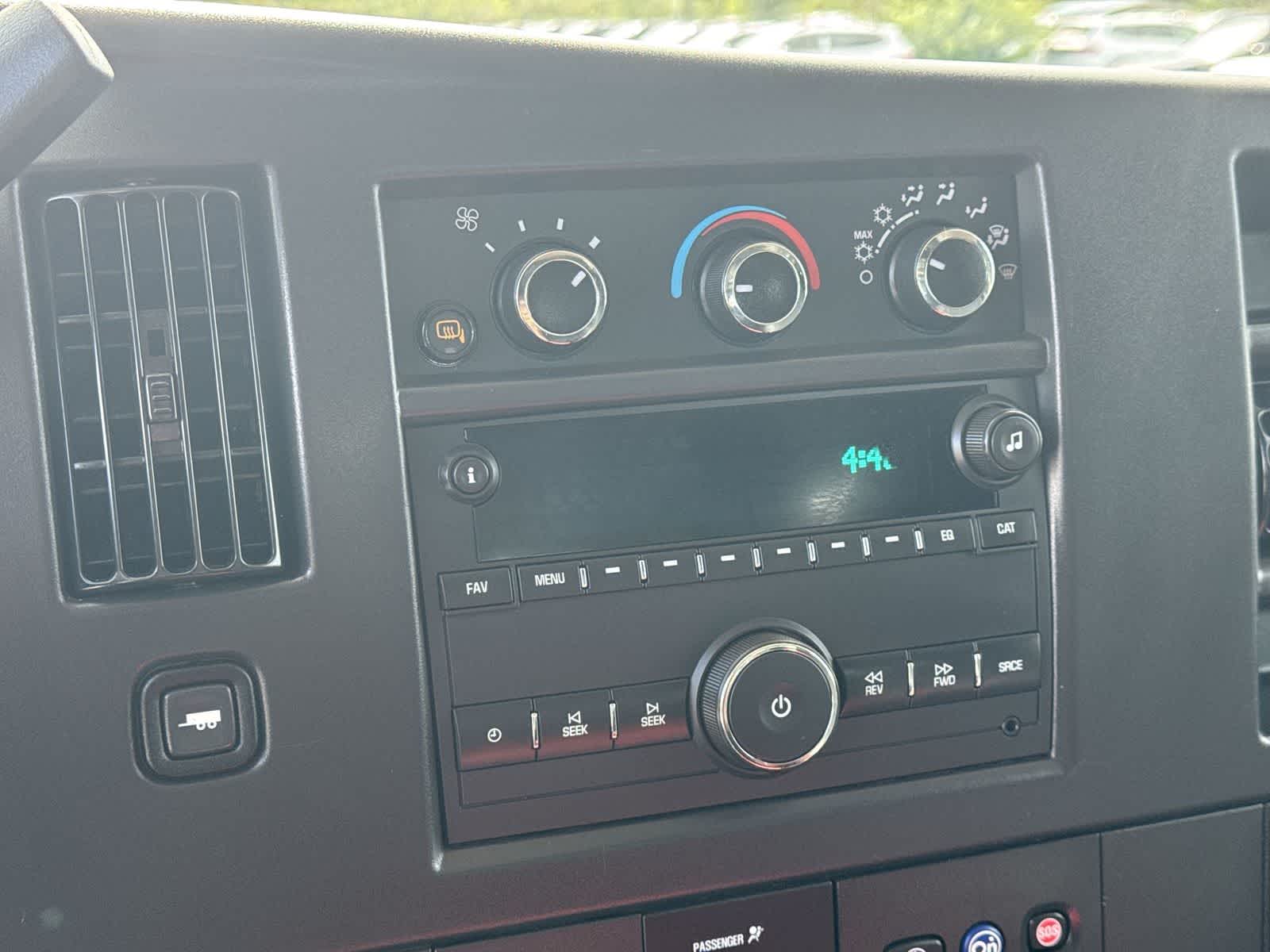 Furgoneta de carga Chevrolet Express 2025, tracción trasera, 2500, 135