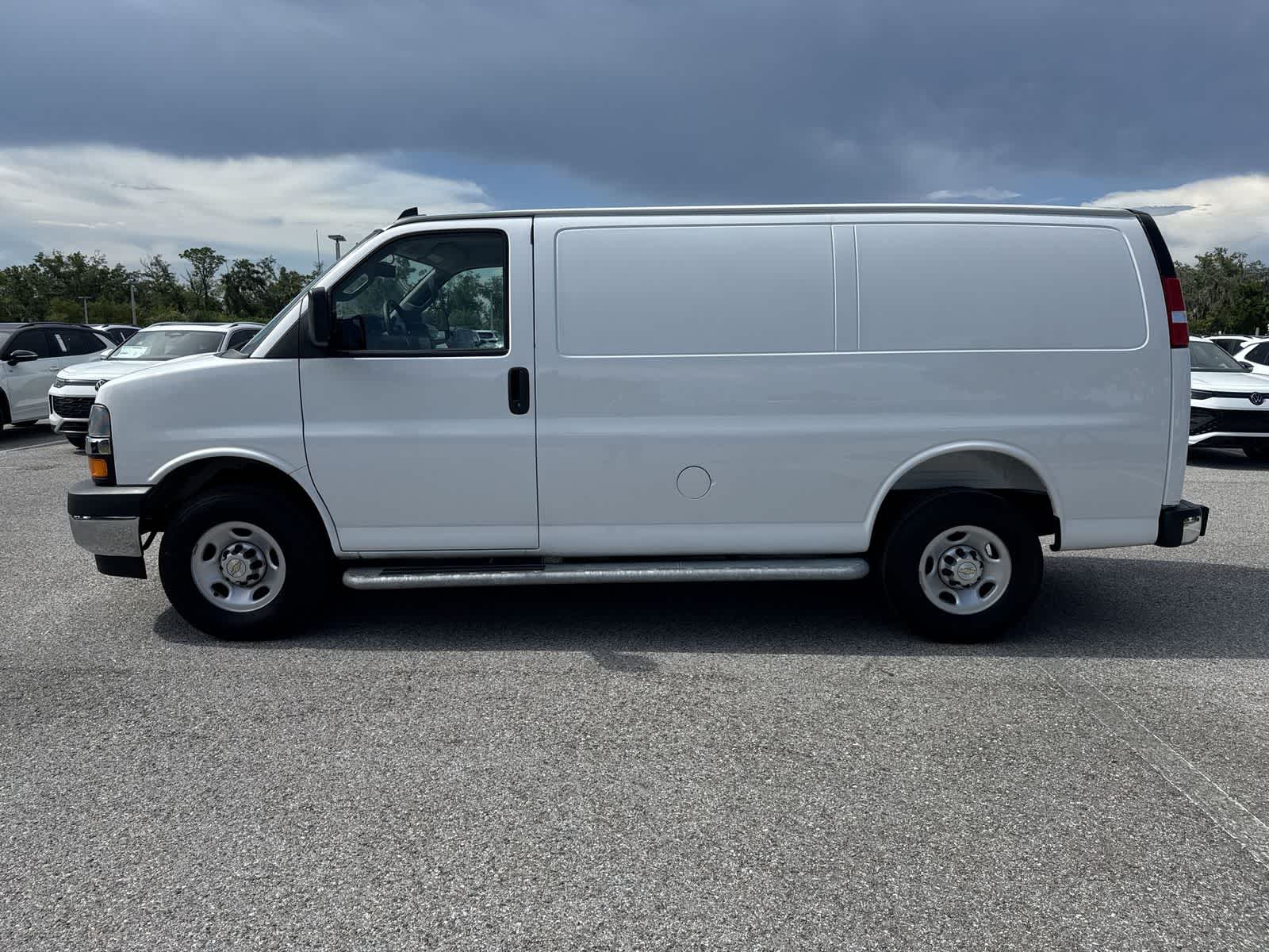 Furgoneta de carga Chevrolet Express 2025, tracción trasera, 2500, 135