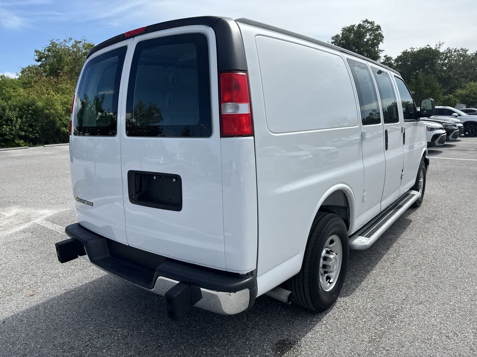 Furgoneta de carga Chevrolet Express 2025, tracción trasera, 2500, 135