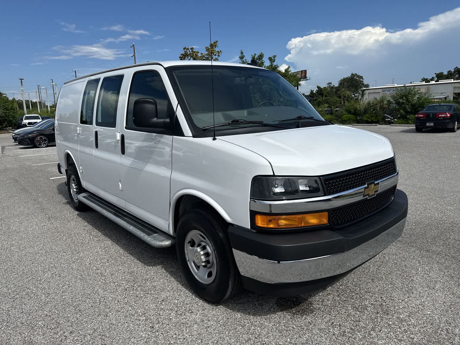 Furgoneta de carga Chevrolet Express 2025, tracción trasera, 2500, 135