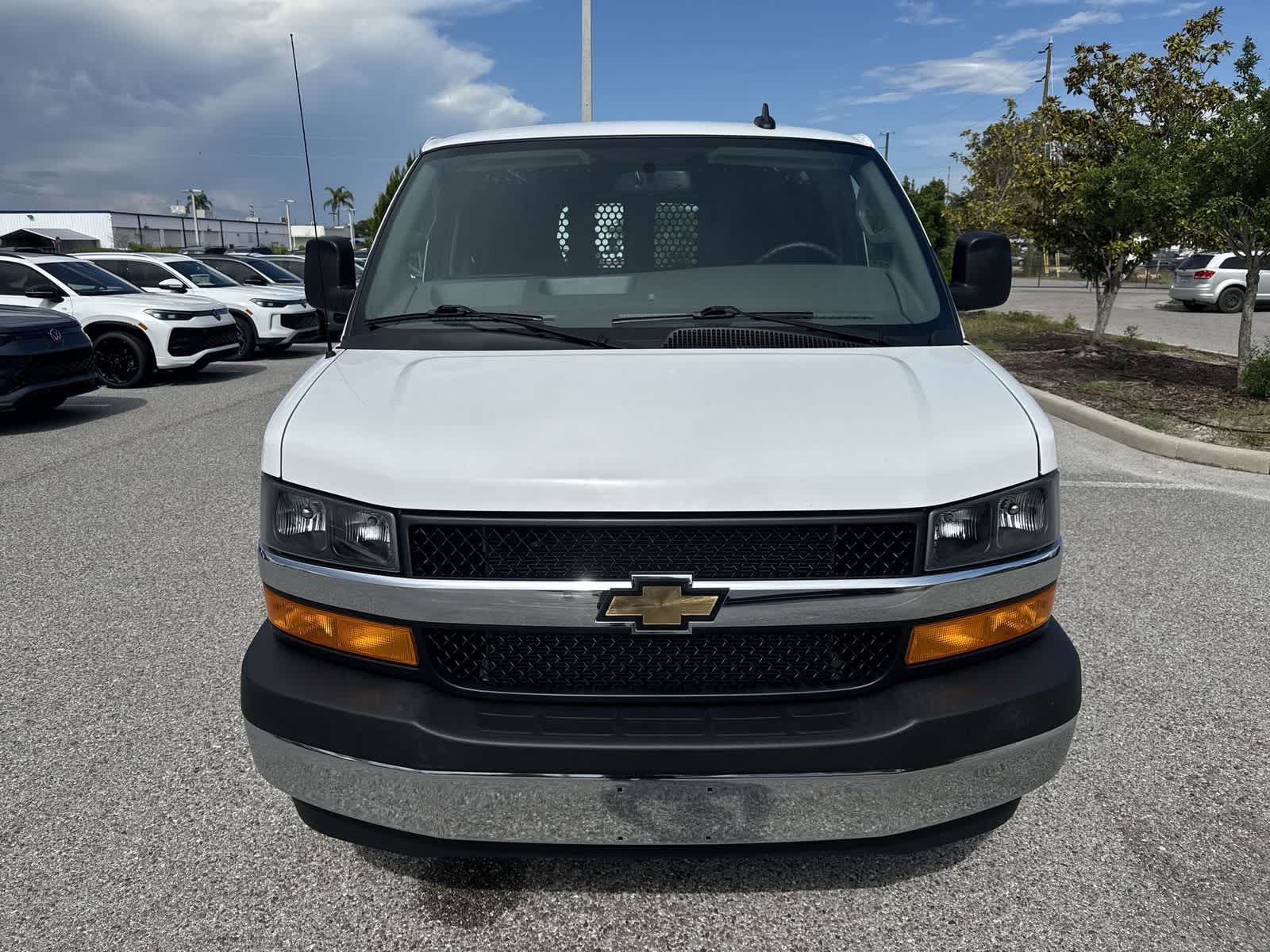 Furgoneta de carga Chevrolet Express 2025, tracción trasera, 2500, 135