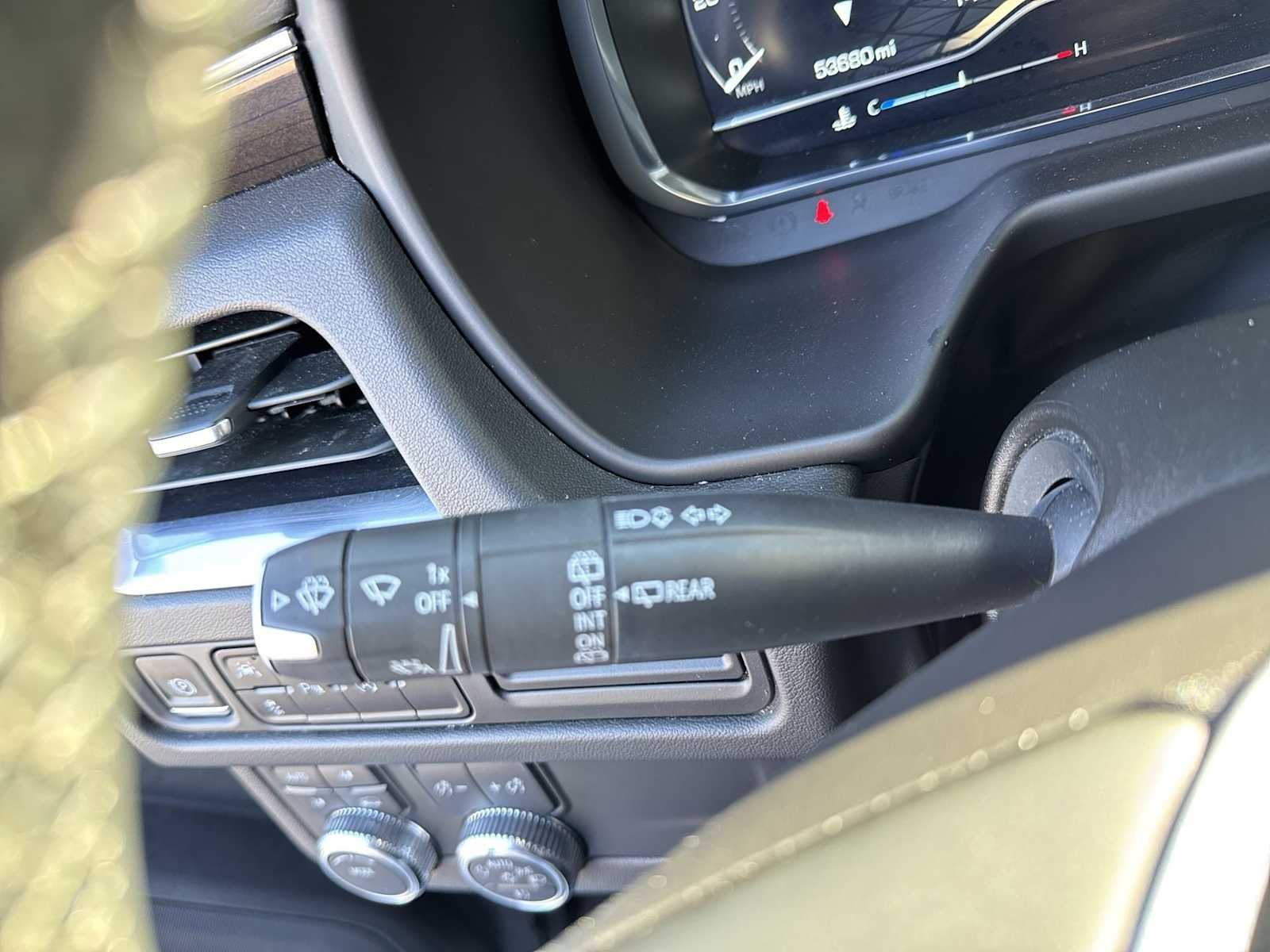 GMC Yukon SLE 2024