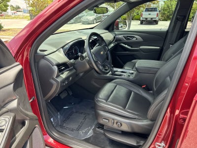 Chevrolet Traverse LT con tapicería de cuero, 2023