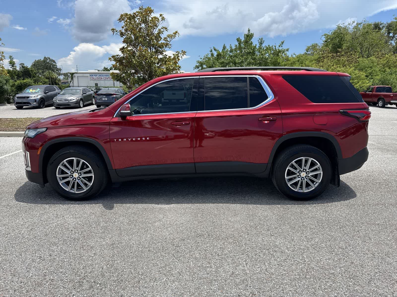 Chevrolet Traverse LT con tapicería de cuero, 2023
