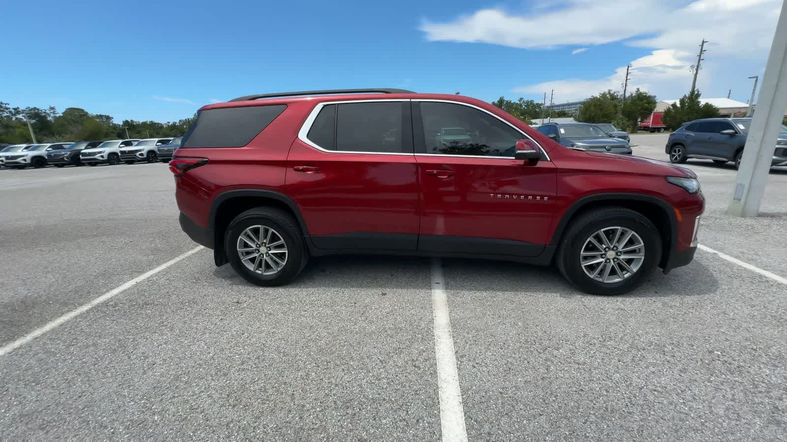 Chevrolet Traverse LT con tapicería de cuero, 2023