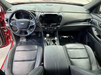 Chevrolet Traverse LT con tapicería de cuero, 2023