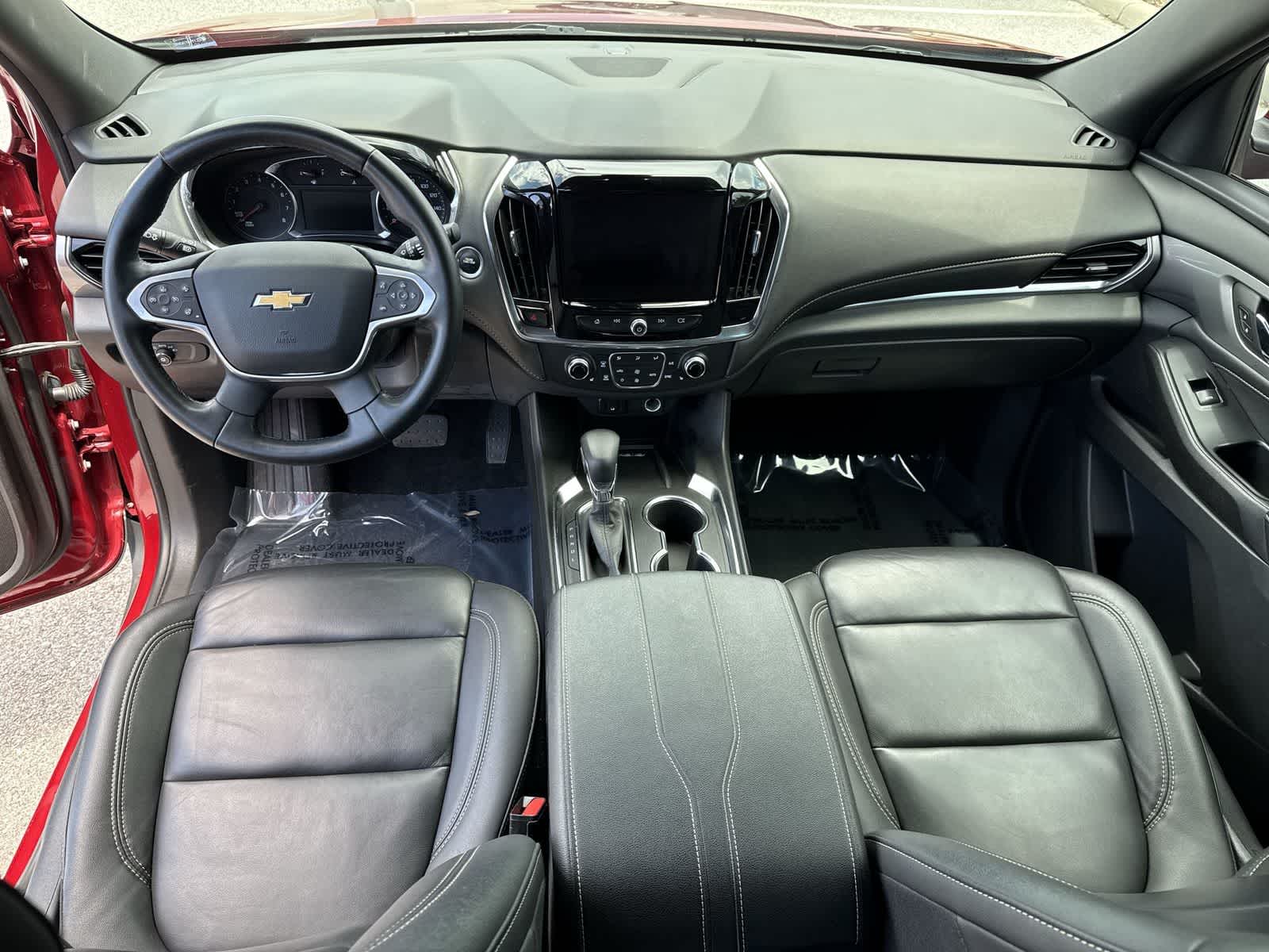 Chevrolet Traverse LT con tapicería de cuero, 2023