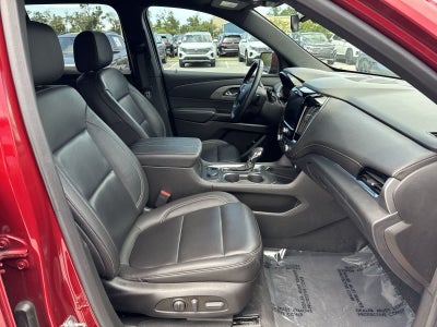 Chevrolet Traverse LT con tapicería de cuero, 2023