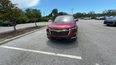 Chevrolet Traverse LT con tapicería de cuero, 2023