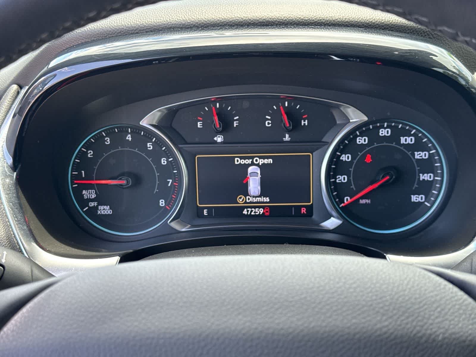 Chevrolet Traverse LT con tapicería de cuero, 2023