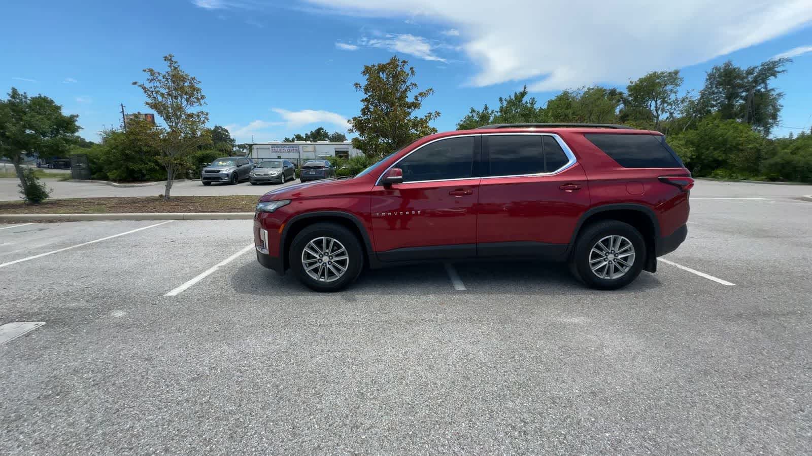 Chevrolet Traverse LT con tapicería de cuero, 2023