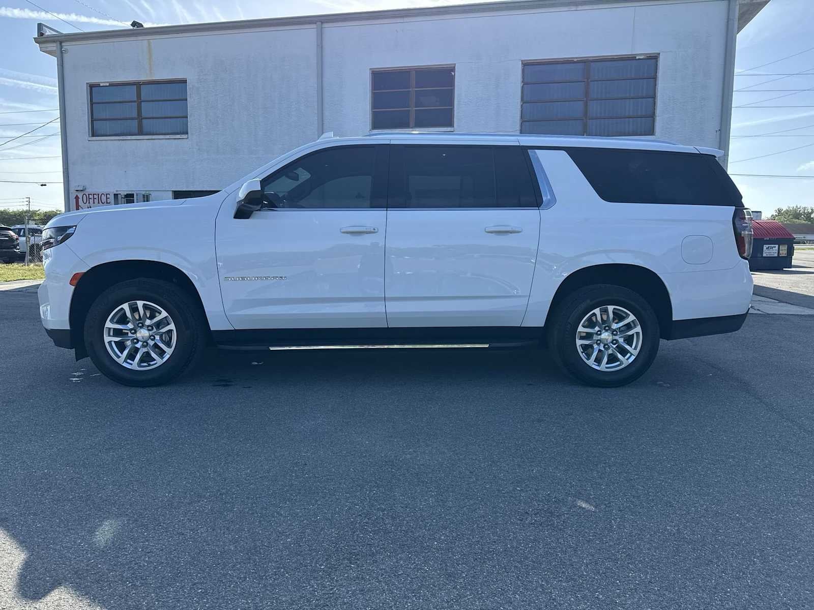 Chevrolet Suburban LT 2024