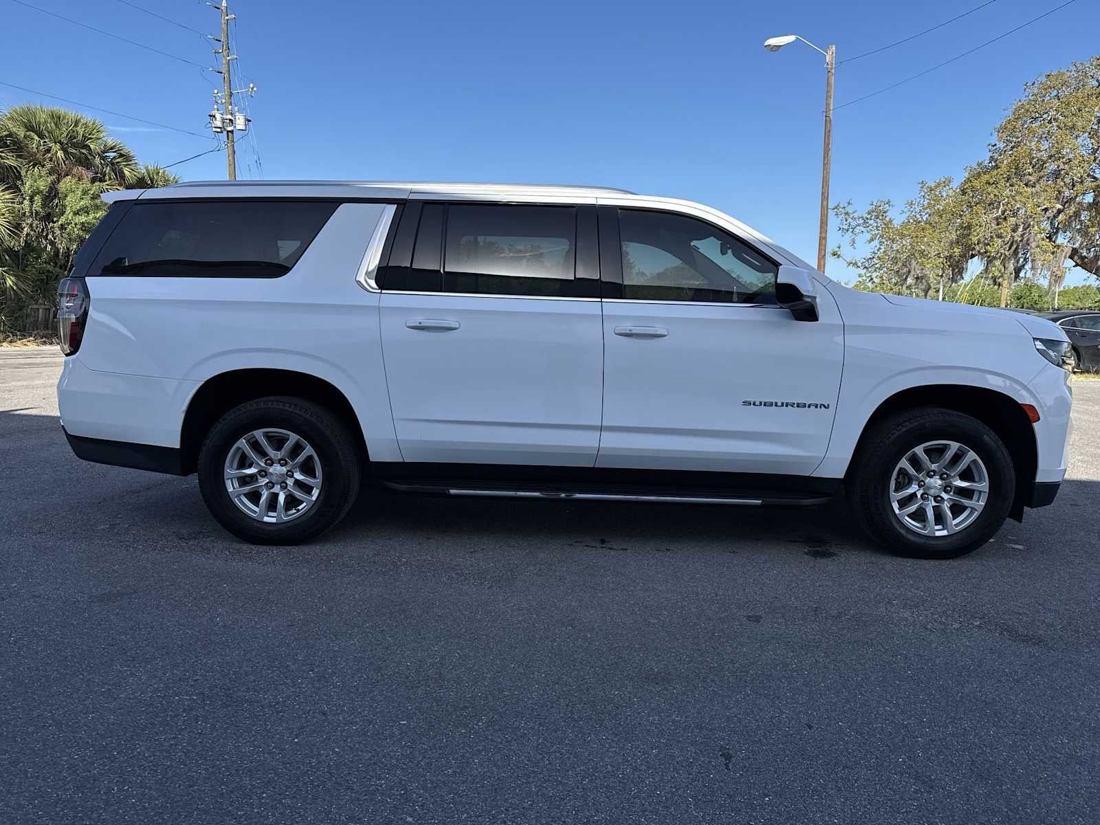 Chevrolet Suburban LT 2024
