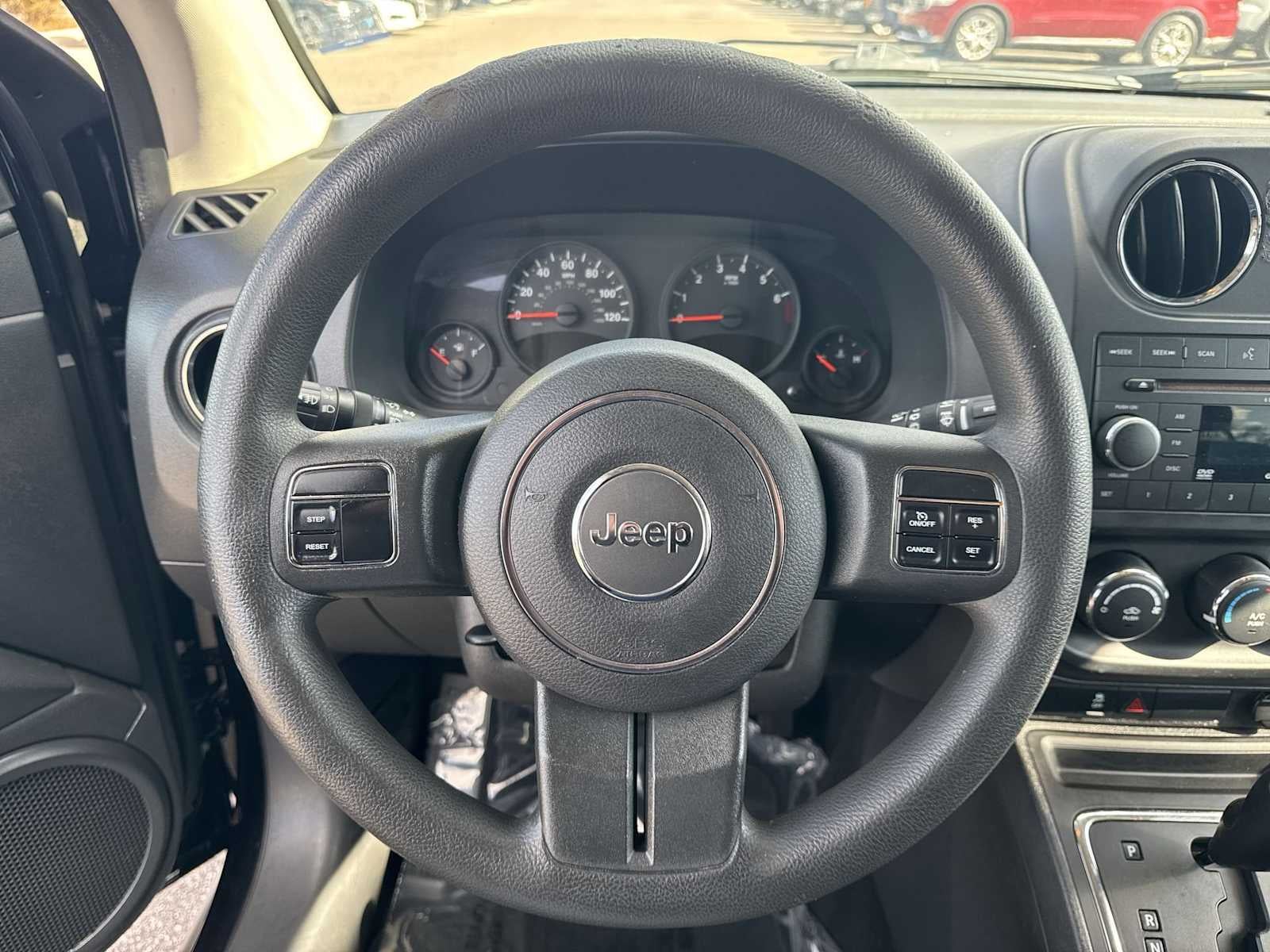 Jeep Compass 2011, tracción delantera, 4 puertas