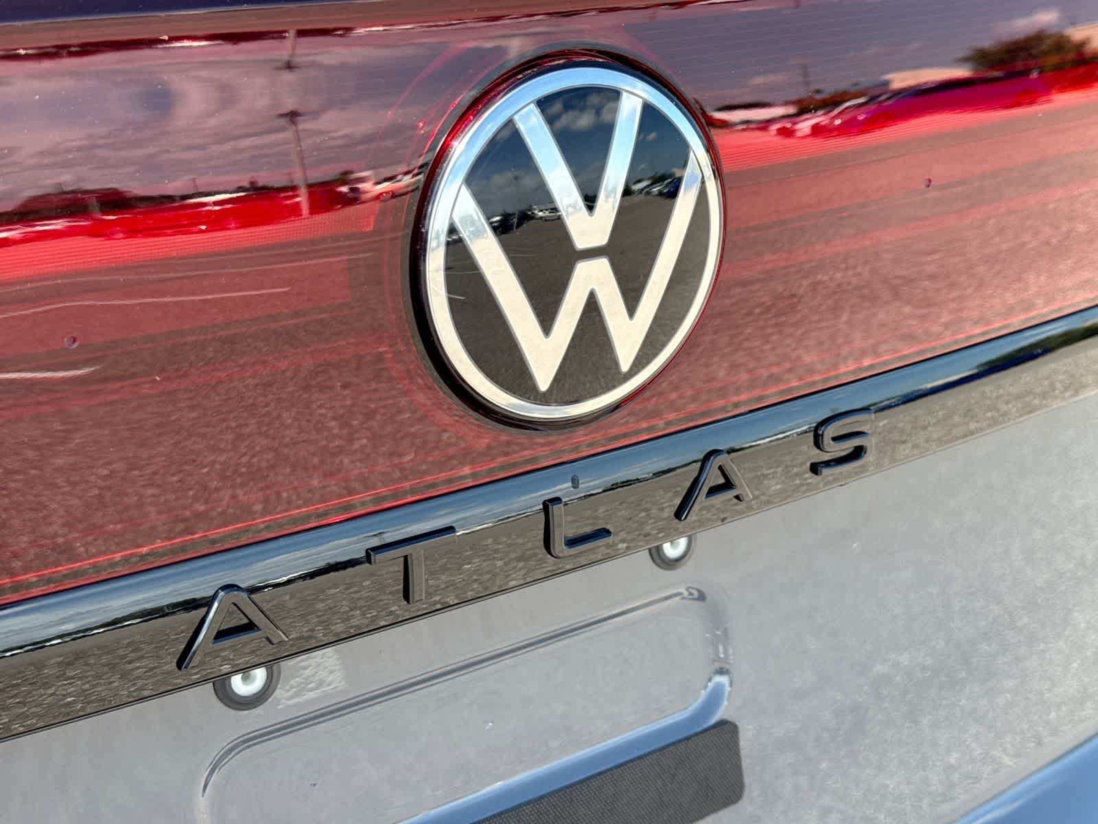 2026 Volkswagen Atlas Cross Sport 2.0T SEL R-Line Negro