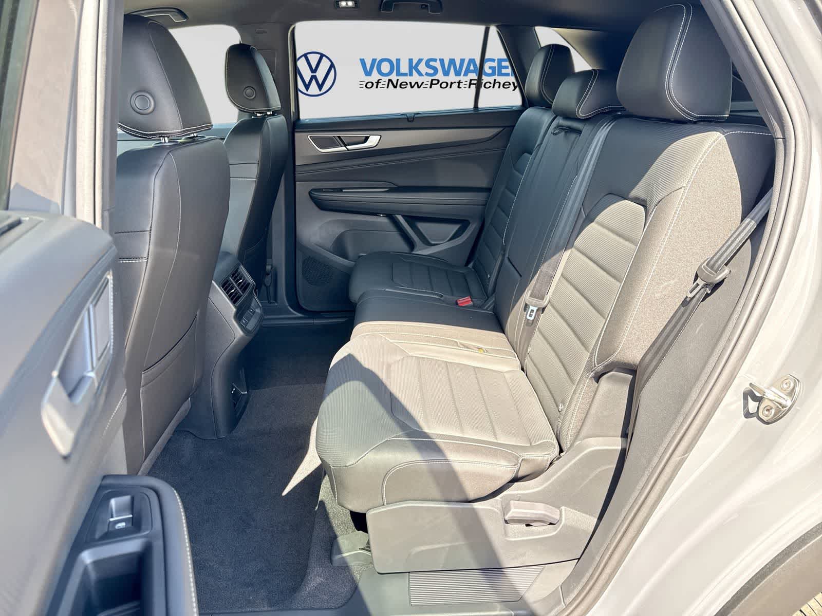 2026 Volkswagen Atlas Cross Sport 2.0T SEL R-Line Negro