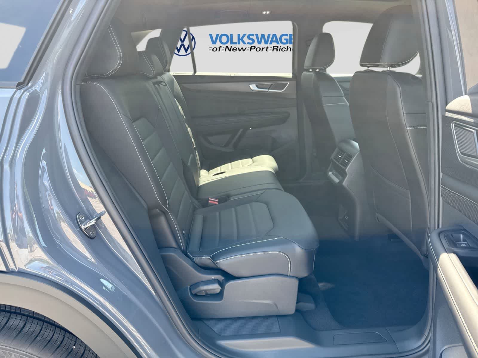 2026 Volkswagen Atlas Cross Sport 2.0T SEL R-Line Negro