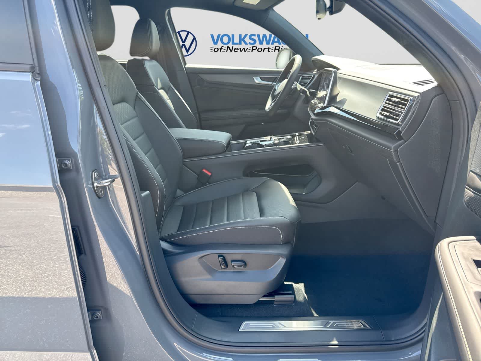 2026 Volkswagen Atlas Cross Sport 2.0T SEL R-Line Negro