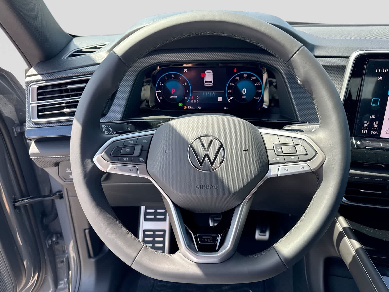 2026 Volkswagen Atlas Cross Sport 2.0T SEL R-Line Negro