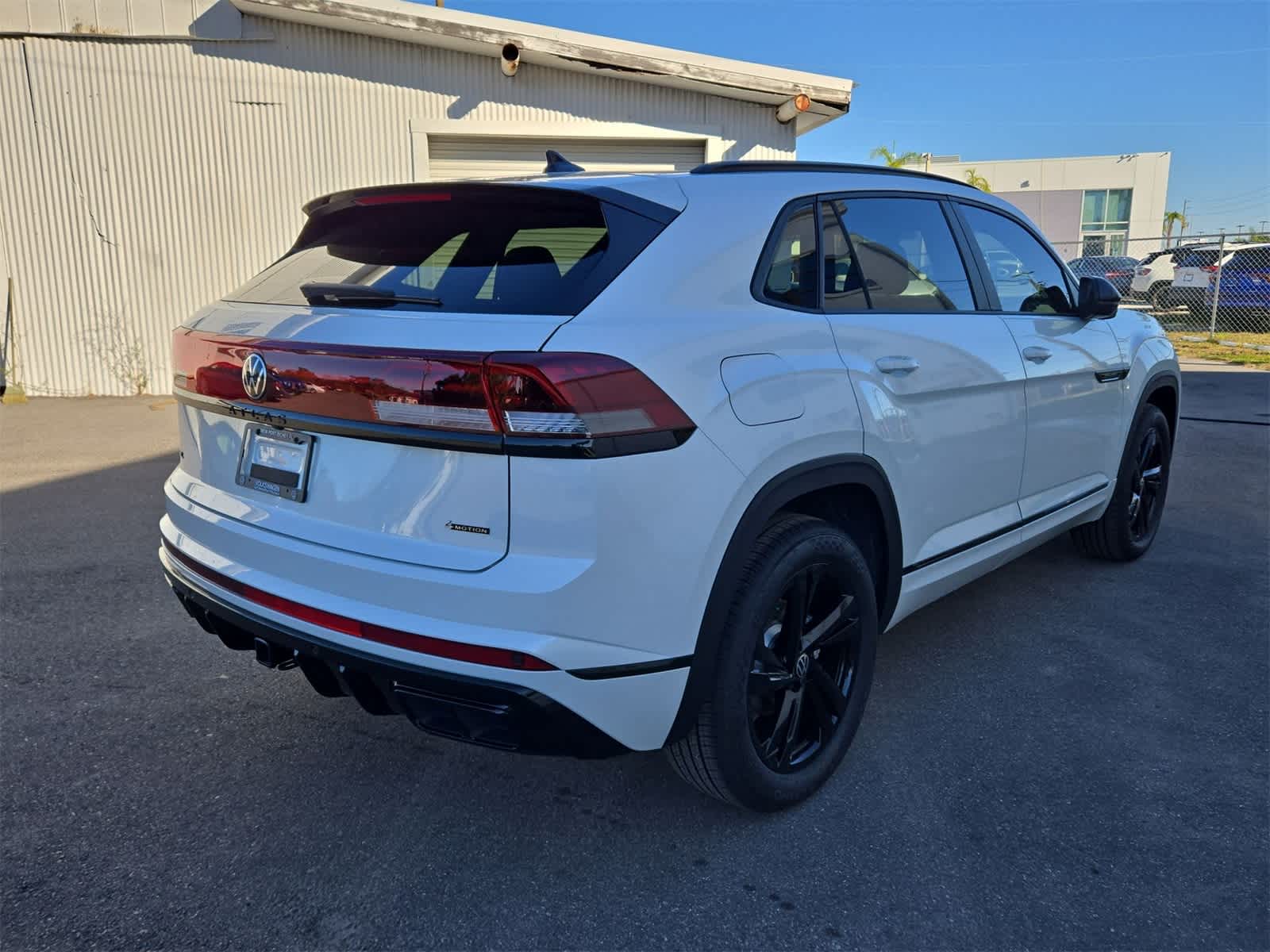 2026 Volkswagen Atlas Cross Sport 2.0T SEL R-Line Negro