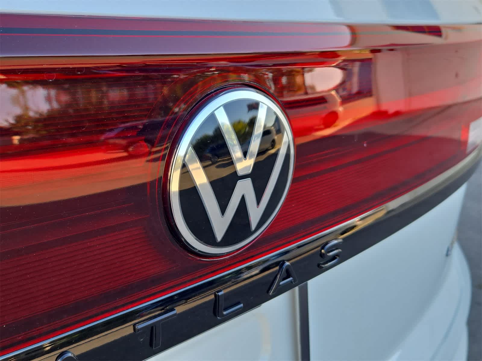 2026 Volkswagen Atlas Cross Sport 2.0T SEL R-Line Negro