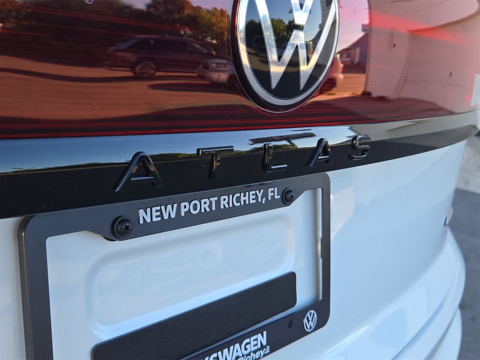 2026 Volkswagen Atlas Cross Sport 2.0T SEL R-Line Negro