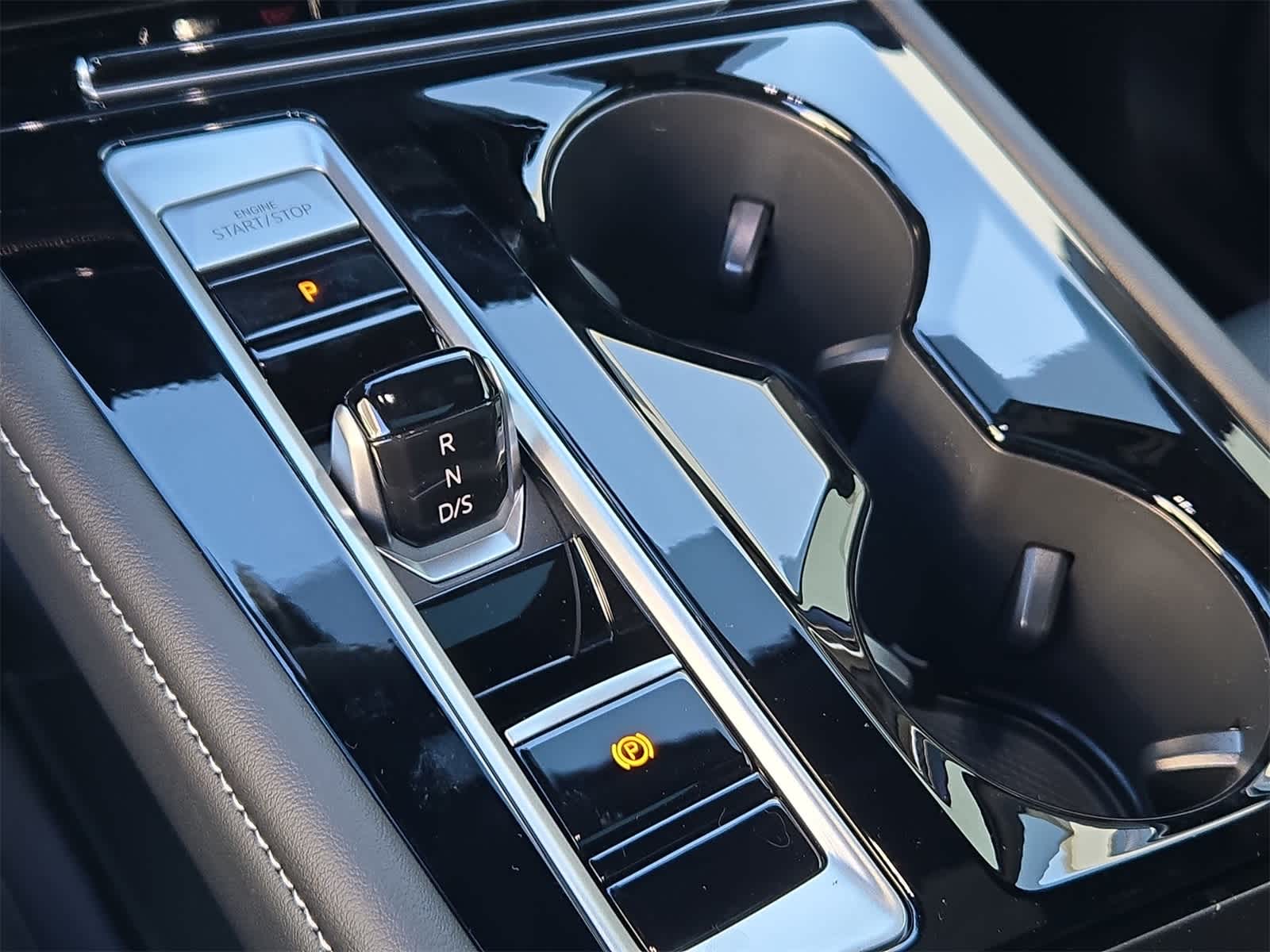 2026 Volkswagen Atlas Cross Sport 2.0T SEL R-Line Negro