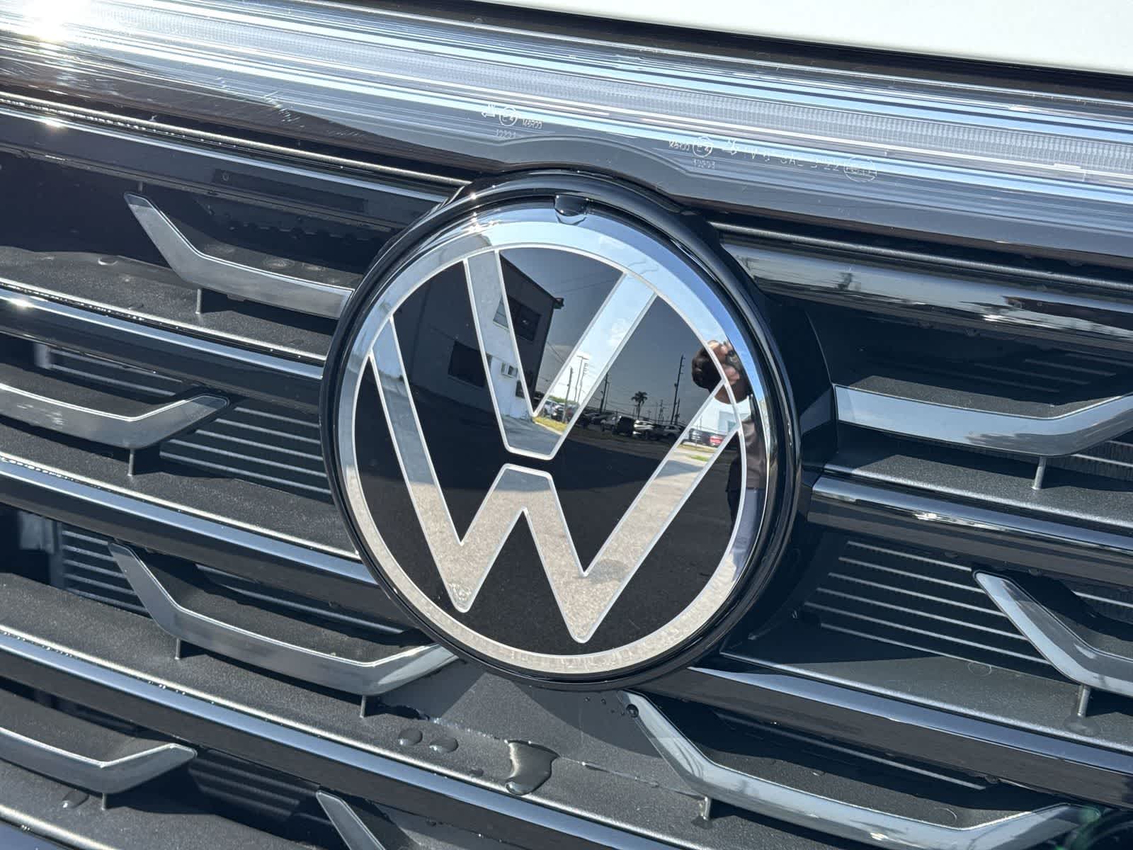 2026 Volkswagen Atlas Cross Sport 2.0T SEL R-Line Negro