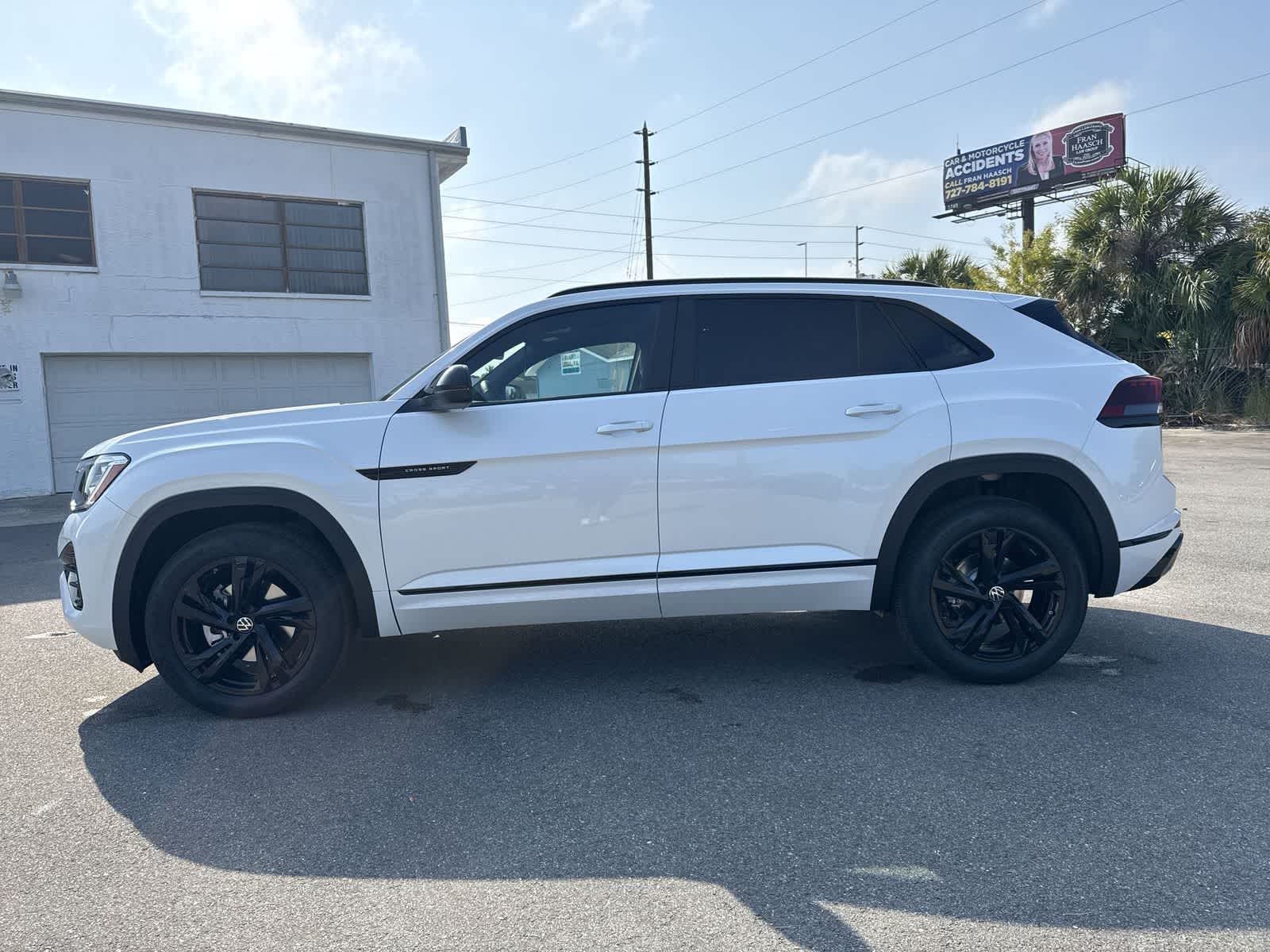2026 Volkswagen Atlas Cross Sport 2.0T SEL R-Line Negro