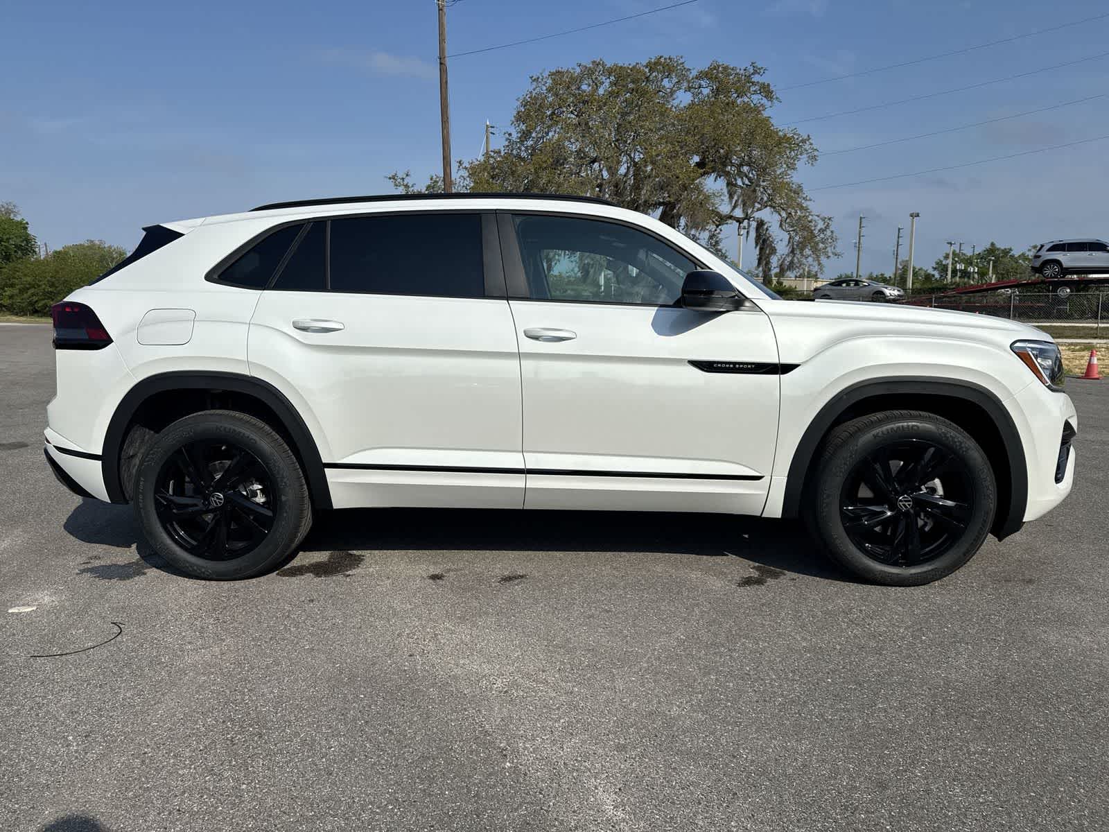 2026 Volkswagen Atlas Cross Sport 2.0T SEL R-Line Negro