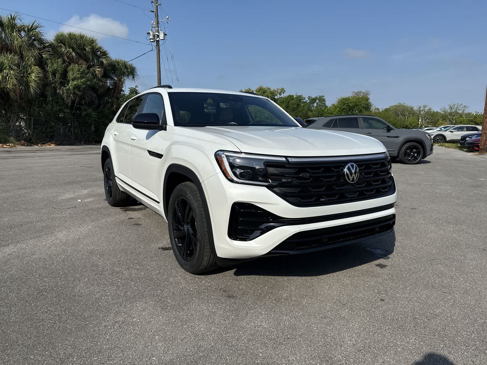 2026 Volkswagen Atlas Cross Sport 2.0T SEL R-Line Negro