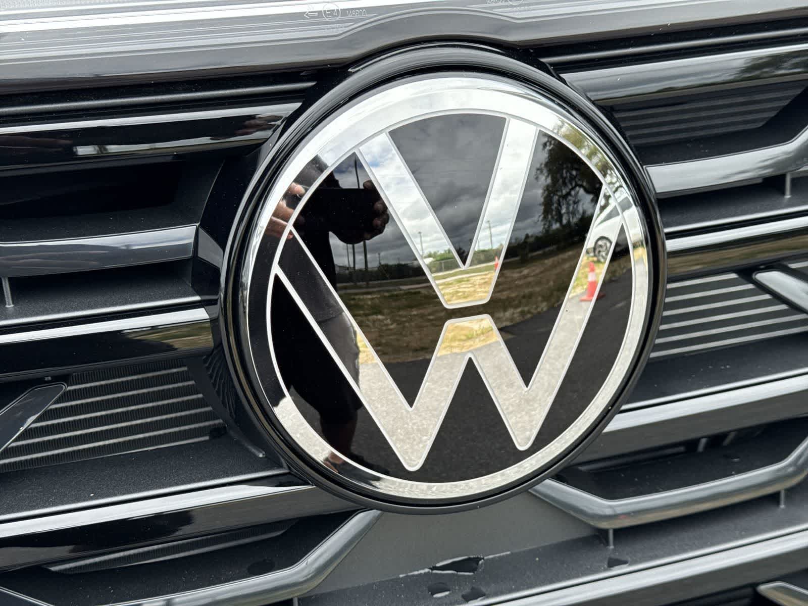 2026 Volkswagen Atlas Cross Sport 2.0T SEL R-Line Negro