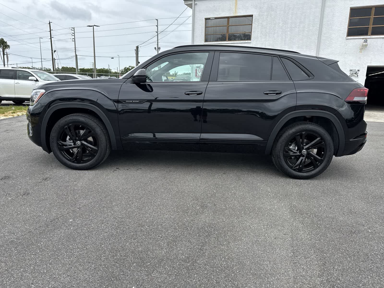 2026 Volkswagen Atlas Cross Sport 2.0T SEL R-Line Negro