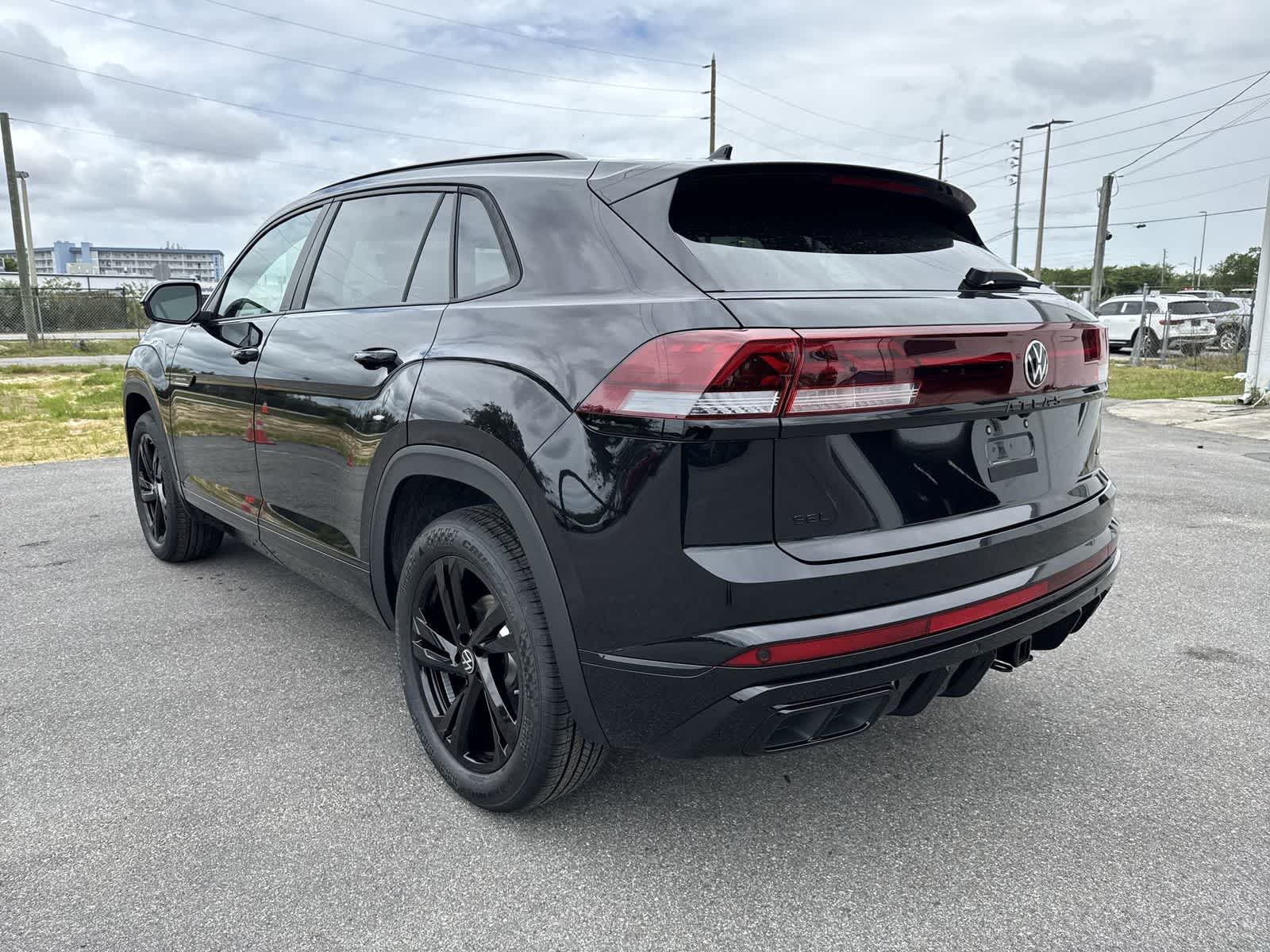 2026 Volkswagen Atlas Cross Sport 2.0T SEL R-Line Negro