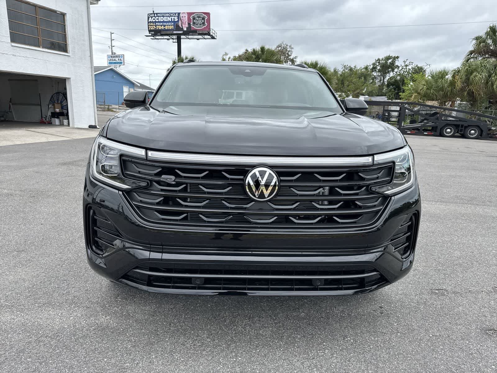 2026 Volkswagen Atlas Cross Sport 2.0T SEL R-Line Negro