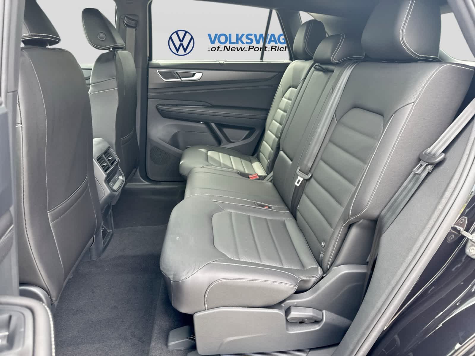 Volkswagen Atlas Cross Sport SEL R-Line Black 2026