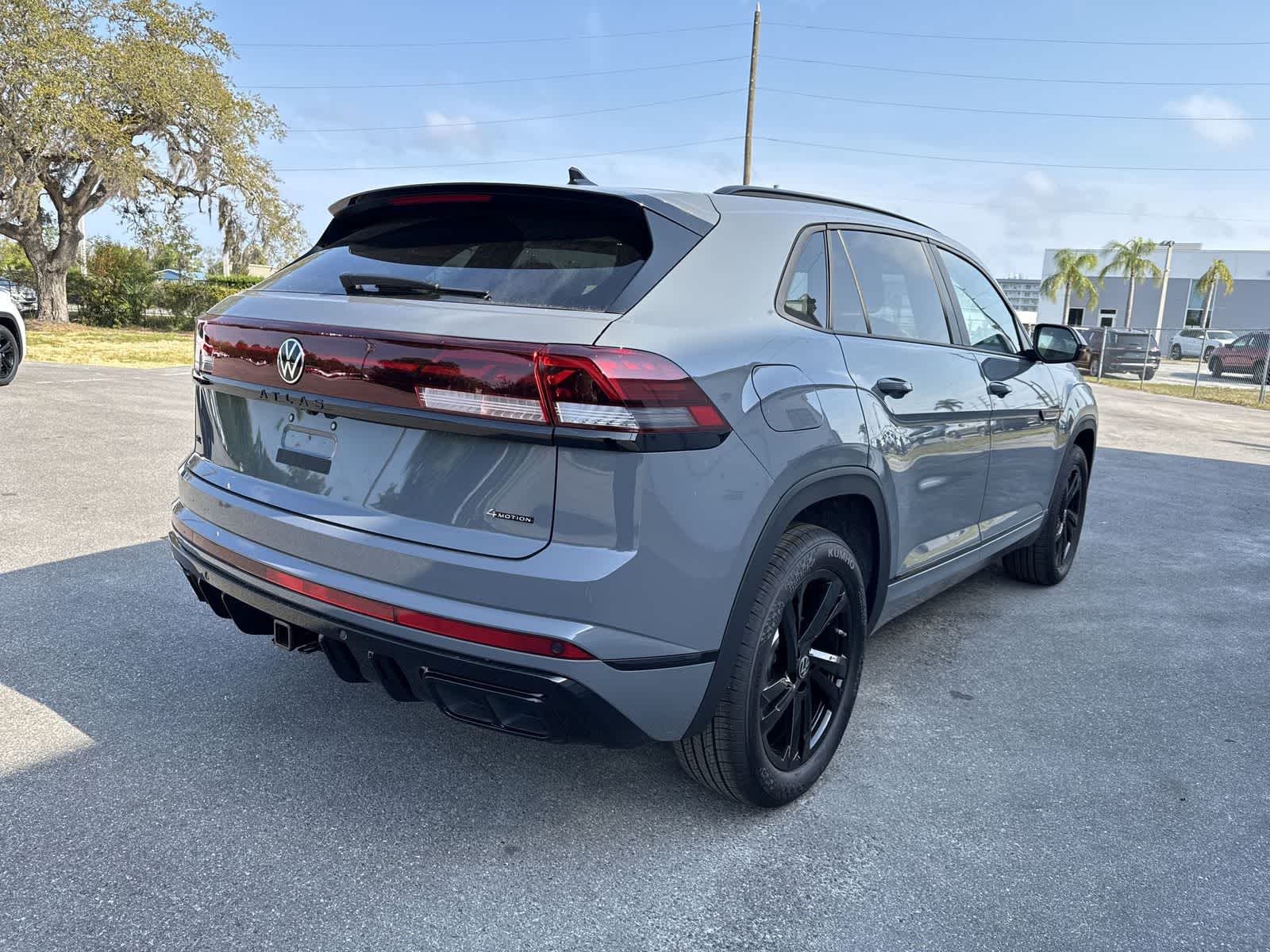 2026 Volkswagen Atlas Cross Sport 2.0T SEL R-Line Negro